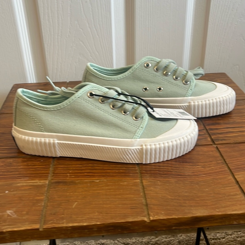 Gruffy olive green sneakers new with tags